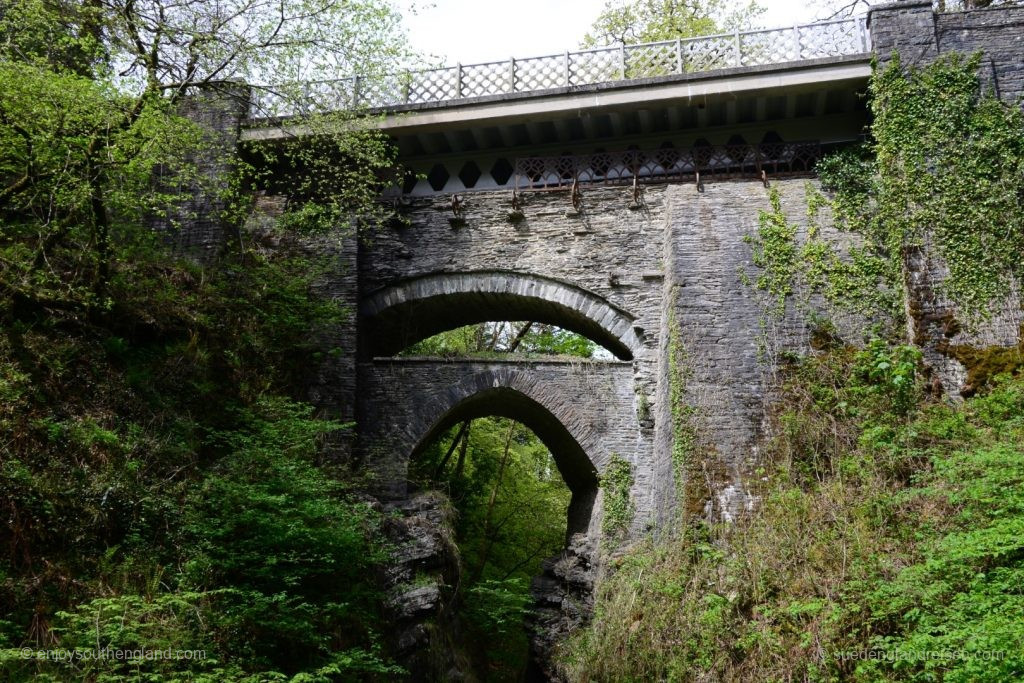 Devils Bridge - drei Generationen von Brücke übereinander